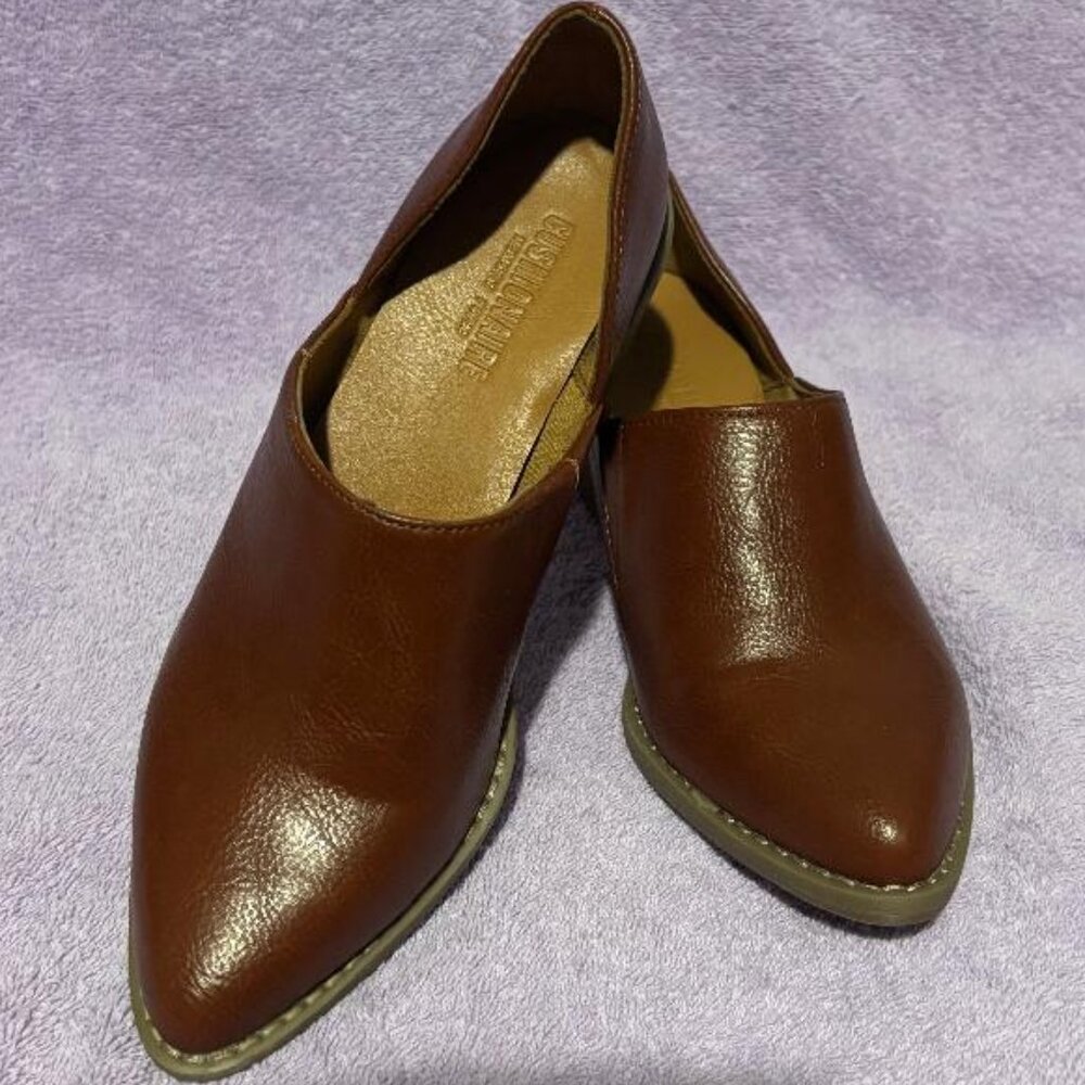 CUSHIONAIRE Women's 6.5 M Eddie slip on Stacked Heel Pointed Toe Memory Foam Bro